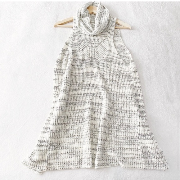 Parted Back Cowl Neck Tunic - Picture 3 of 7